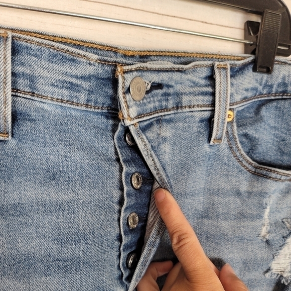 LEVI'S WEDGIE STRAIGHT FRAYED HEM BUTTON FRONT JEANS, SZ 32 - Picture 3 of 16